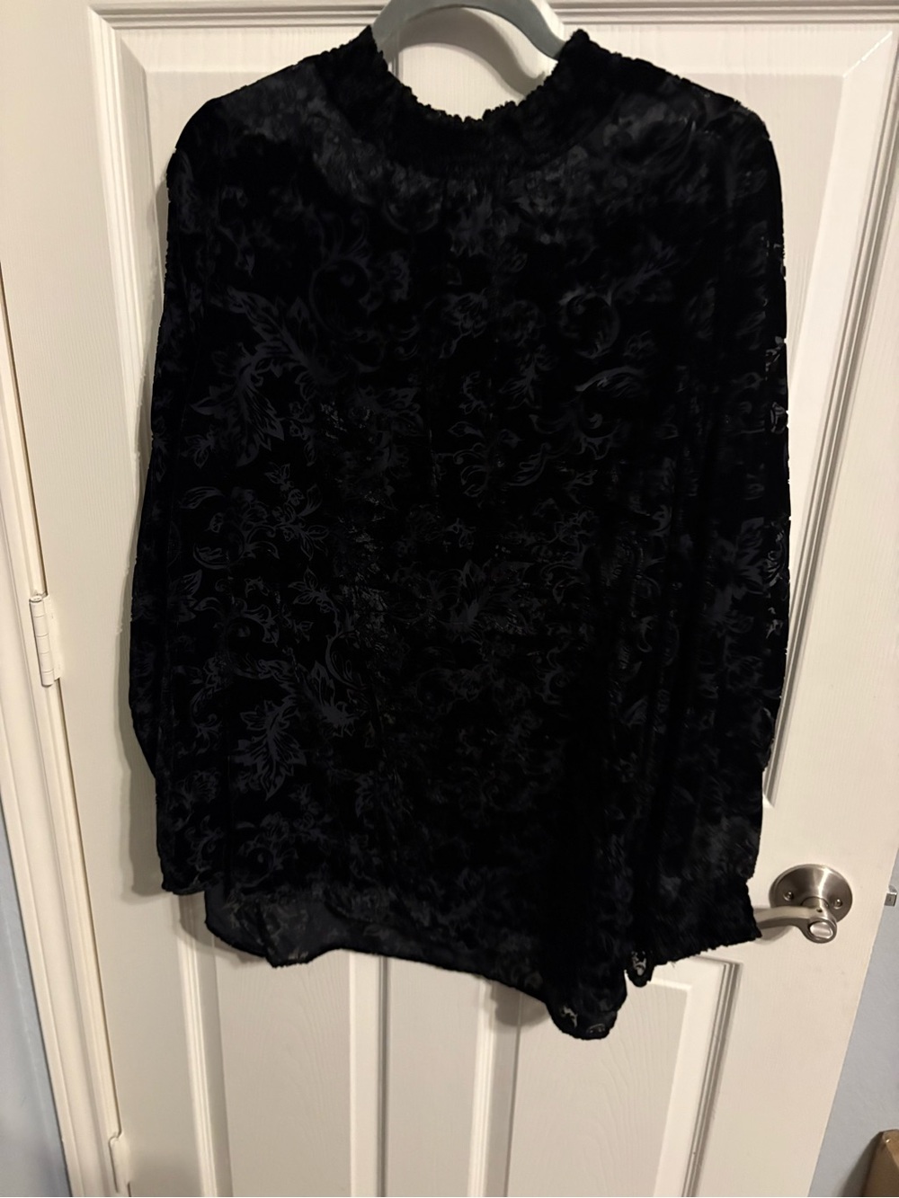 228- NWT torrid Black Floral Burnout Velvet Long Sleeve Blouse